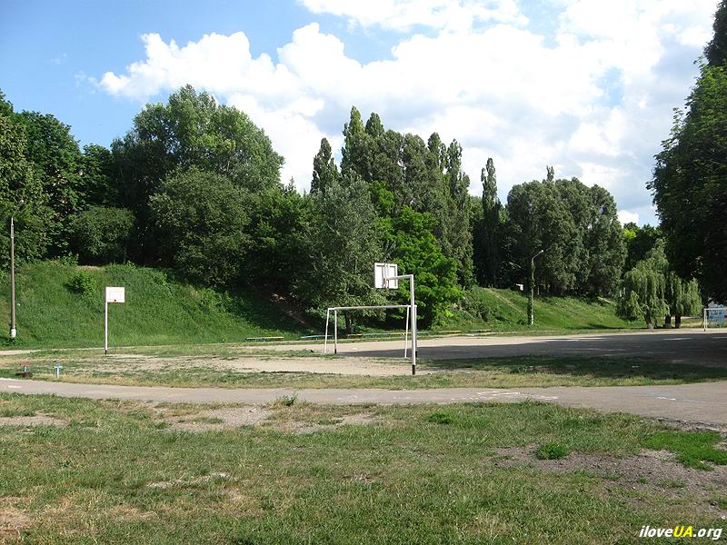 Стадион школ №22 и № 75, г. Днепропетровск. 