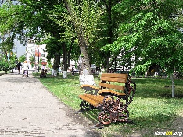 Павлоград, скамейка на ул. Маркса