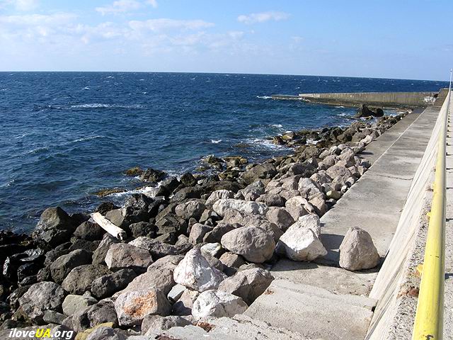 Каменистые места под пляжи в Кацивели.  http://iloveua.org/article/114